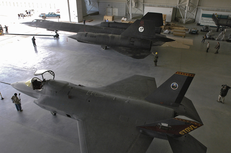 Illustration for article titled Rare photos of the SR-71 Blackbird show its amazing history